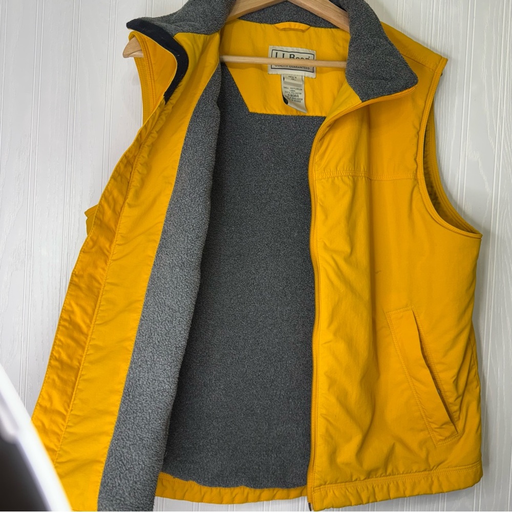 L.L. Bean fleece lined zip up vest size M - Picture 8 of 12